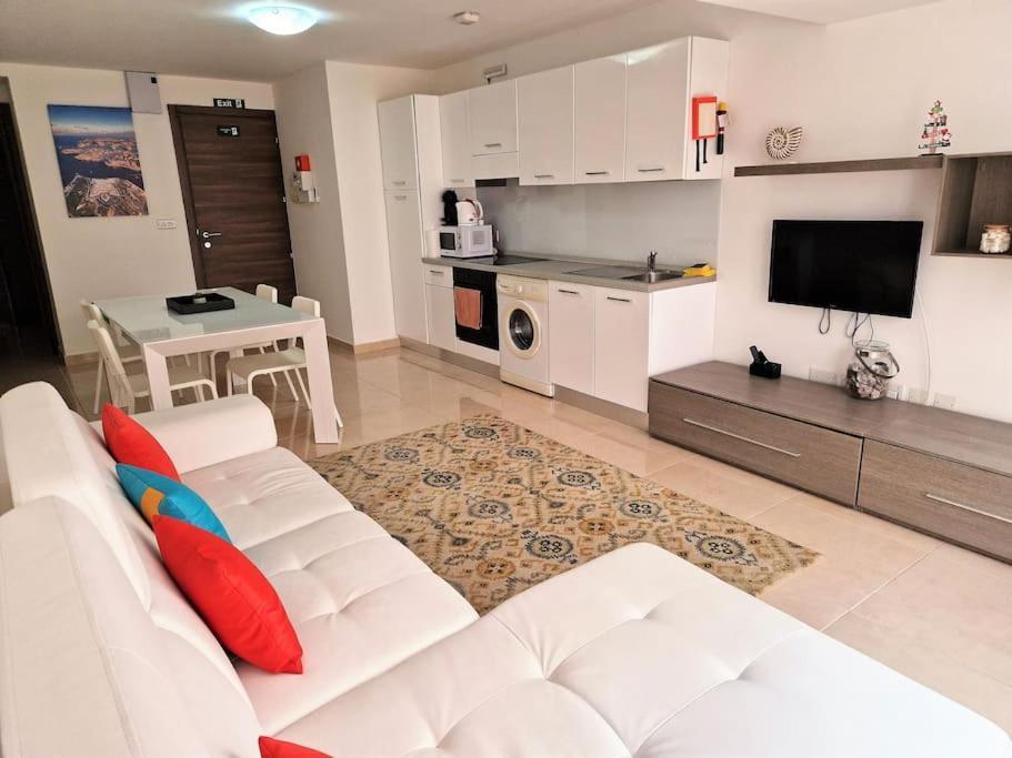 The Caves Cosy Apartment 1 Saint Julian's Exterior photo
